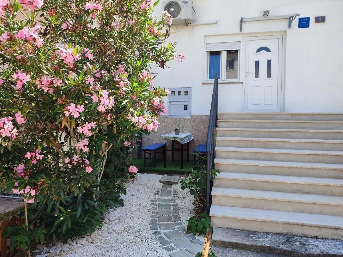 Apartment Mia Pula 0*,